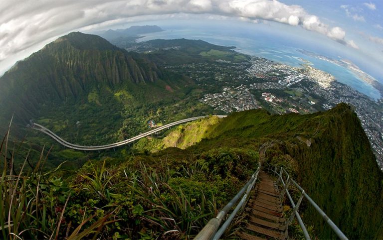 Don’t look down, just continue to walk – The Haiku stairs