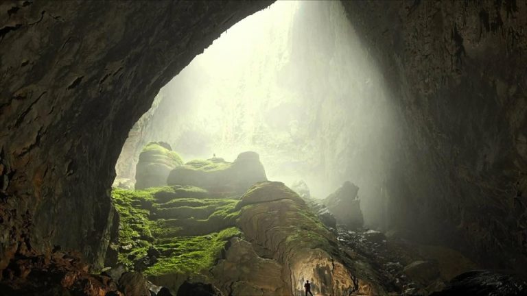Like a trip to the center of the earth – World largest cave